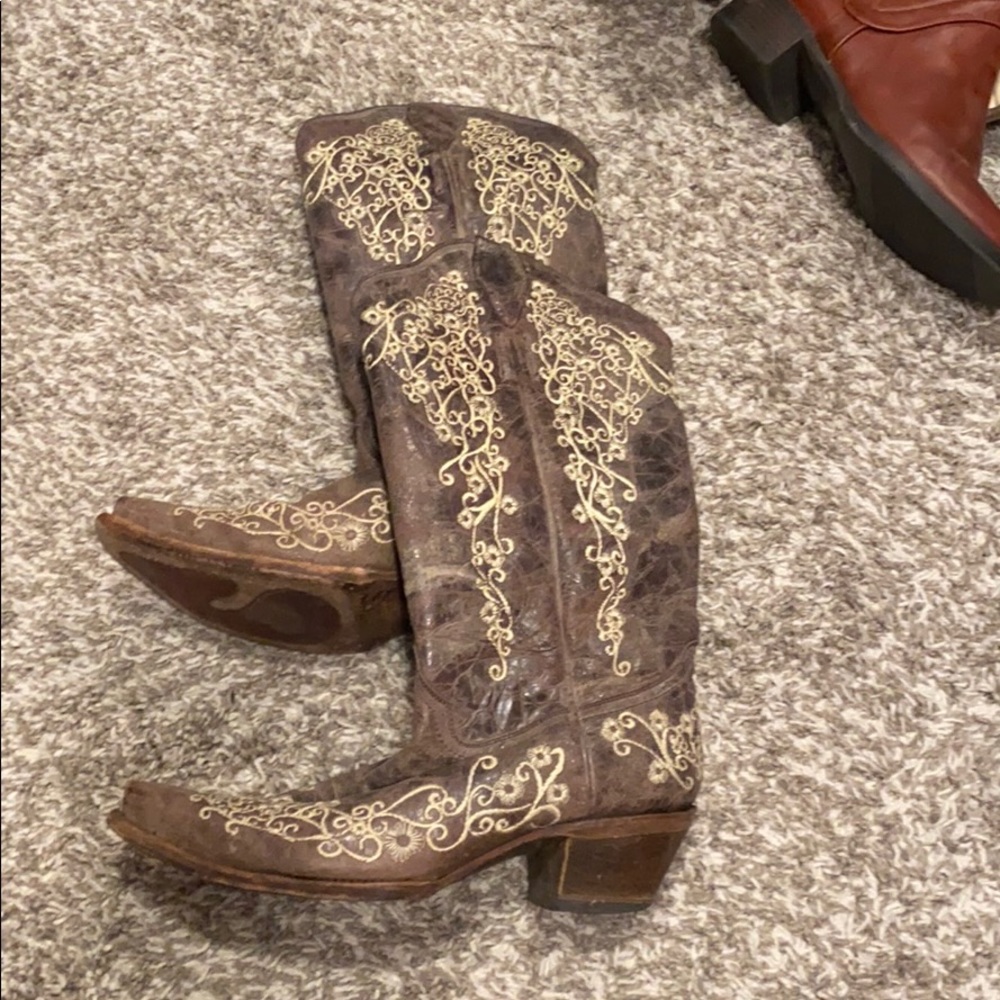 Corral cowgirl boots! Size 9